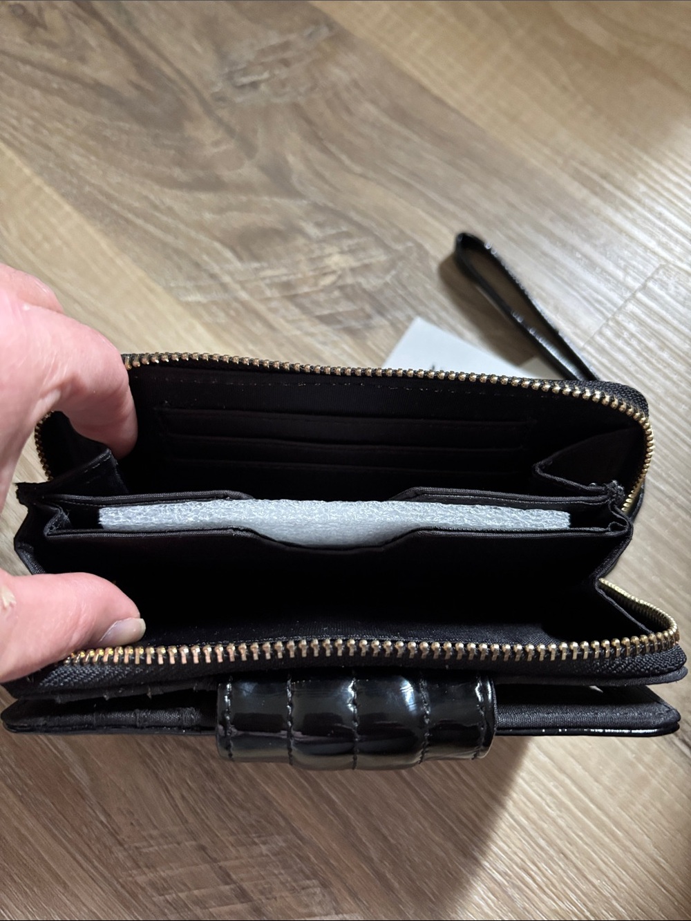 Kenneth Cole Reaction Glossy Black Embossed Zip Wallet - Picture 3 of 9